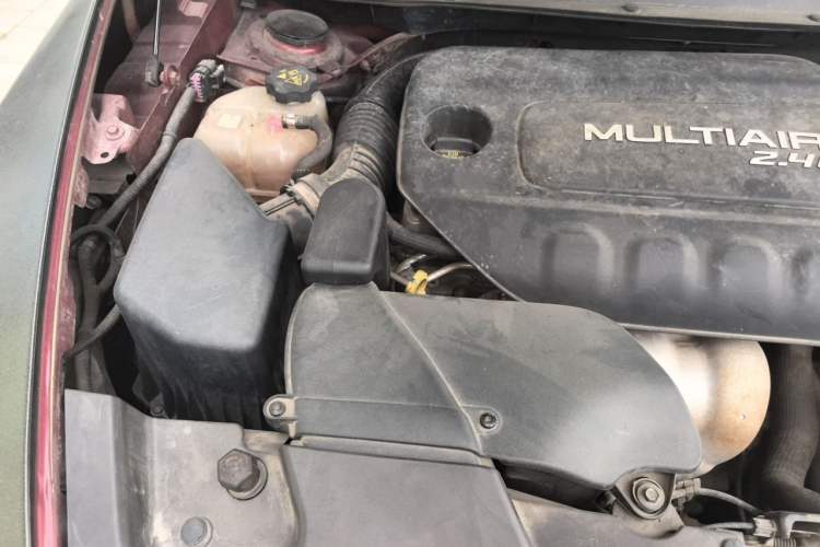 Used Jeep Cherokee 2016 2.4L Leading Edition Engine Bay Right