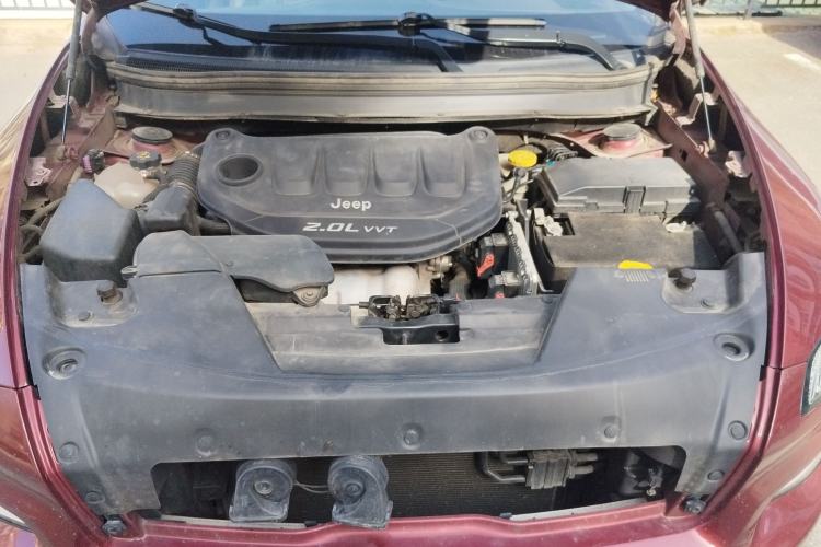Used Jeep Cherokee 2016 2.0L Superior Edition Engine Bay