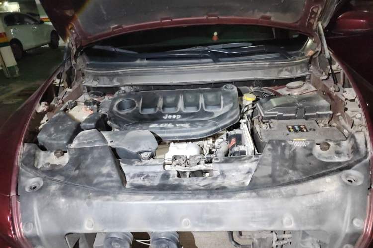Used Jeep Cherokee 2016 2.0L Superior Edition Engine Bay