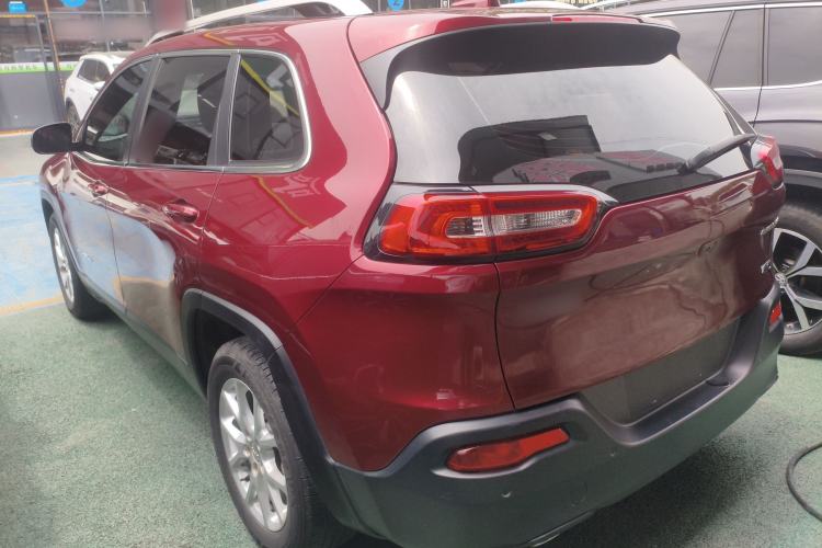 Used Jeep Cherokee 2016 2.0L Superior Edition Exterior 2