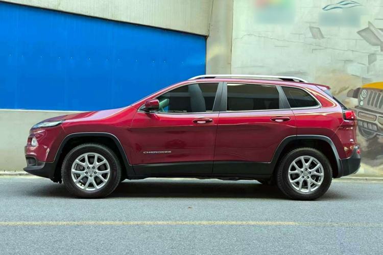 Used Jeep Cherokee 2016 2.4L Professional Edition Exterior 3