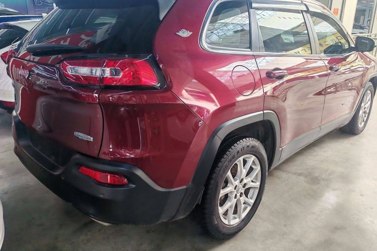 Used Jeep Cherokee 2016 2.4L Leading Smart Version Exterior 3