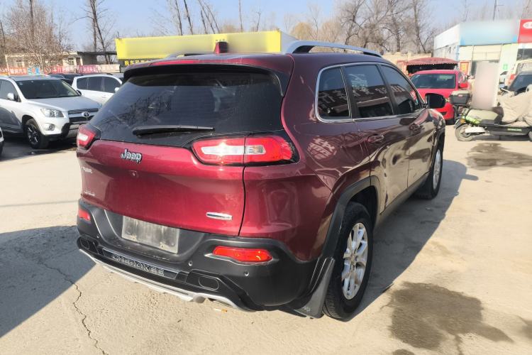Used Jeep Cherokee 2016 2.4L Professional Smart Version Exterior 5