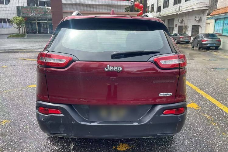 Used Jeep Cherokee 2016 2.0L Superior Edition Exterior 6