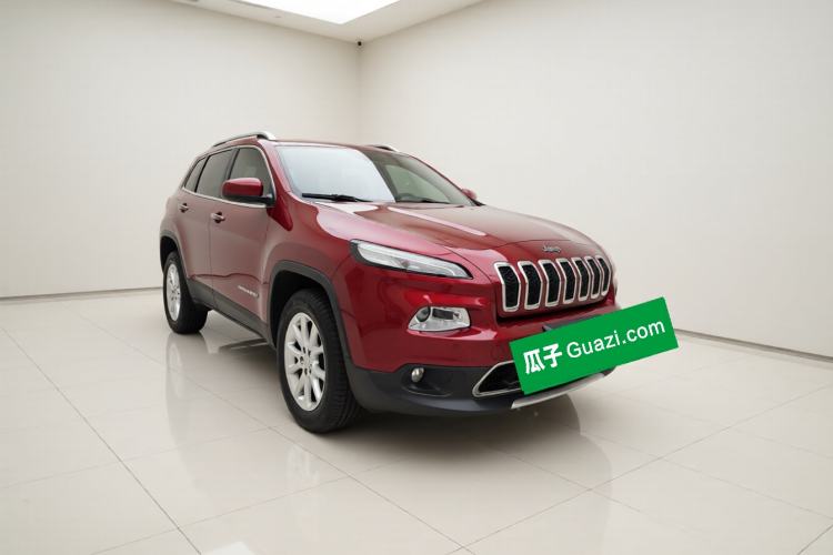 Used Jeep Cherokee 2016 2.4L Professional Edition Front Right 45 Deg