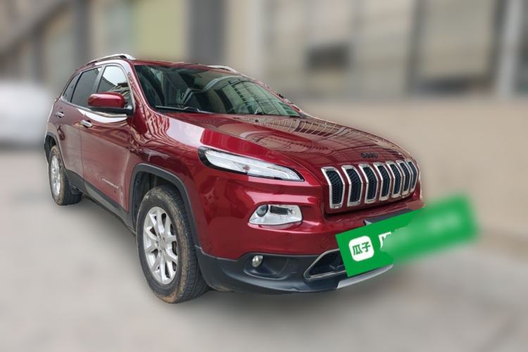 Used Jeep Cherokee 2016 2.4L Professional Edition Front Right 45 Deg