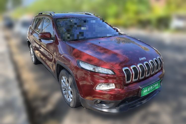 Used Jeep Cherokee 2016 2.0L Superior Edition Front Right 45 Deg