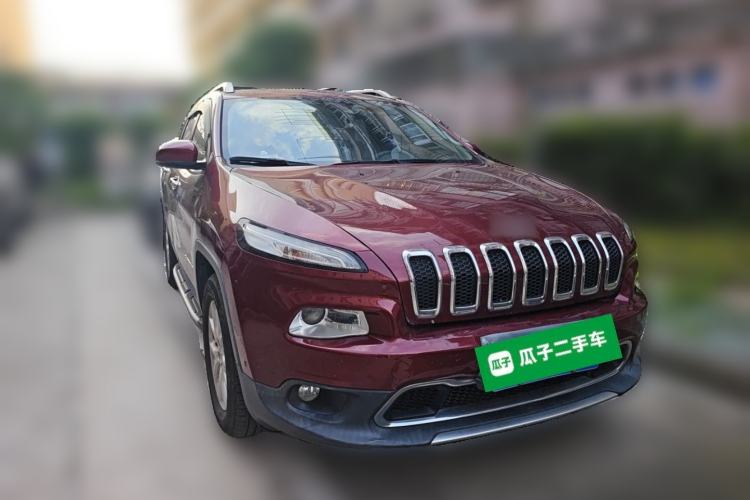 Used Jeep Cherokee 2016 2.4L Professional Smart Version Front Right 45 Deg