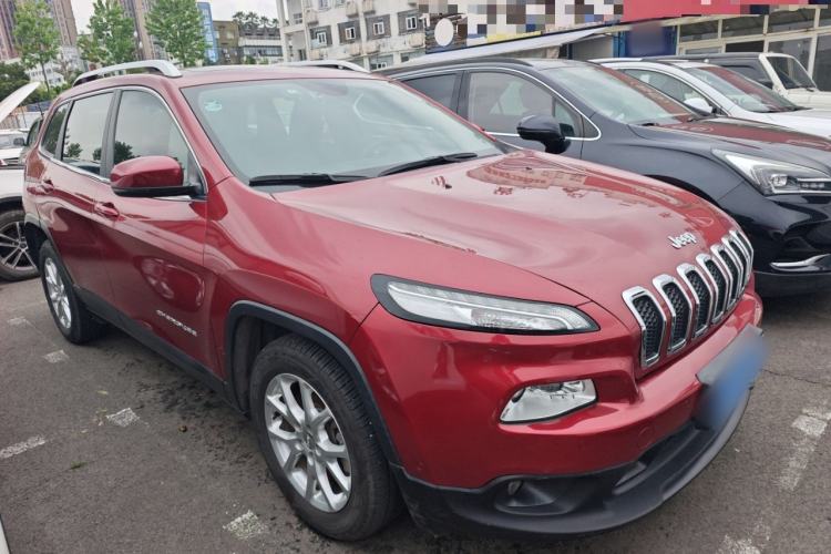 Used Jeep Cherokee 2016 2.4L Leading Smart Version Front Right 45 Deg