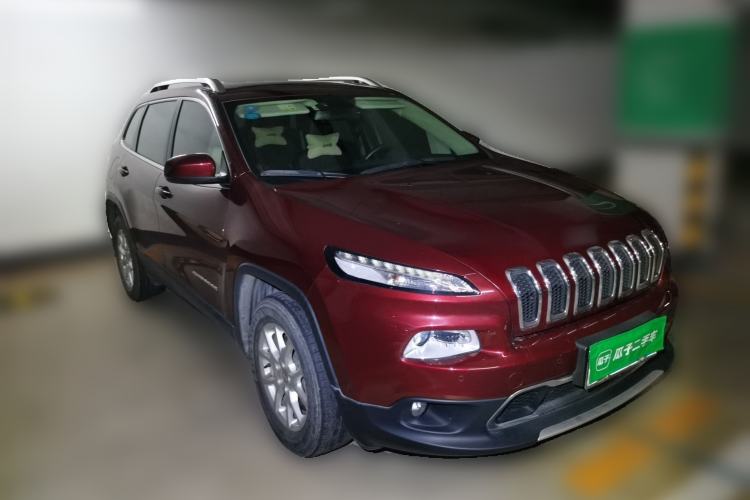 Used Jeep Cherokee 2016 2.4L Professional Smart Version Front Right 45 Deg
