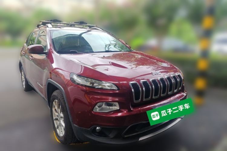 Used Jeep Cherokee 2016 2.4L Professional Smart Version Front Right 45 Deg