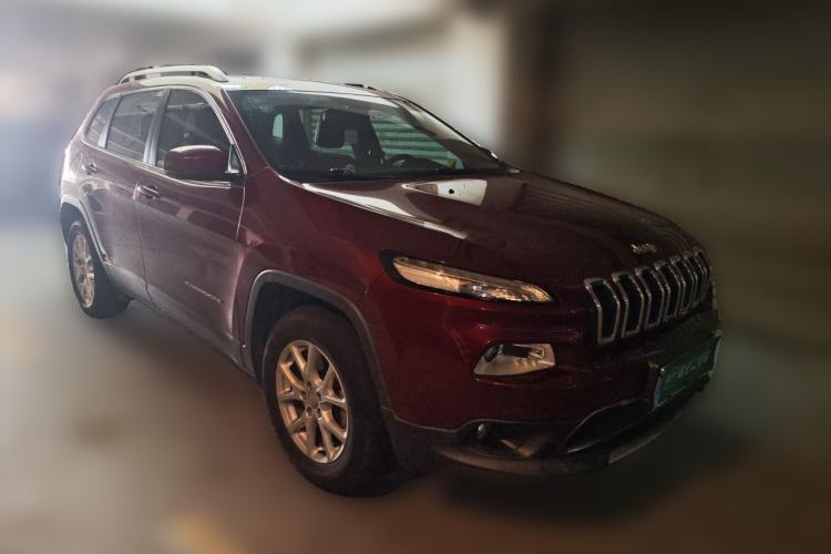 Used Jeep Cherokee 2016 2.4L Professional Smart Version Front Right 45 Deg