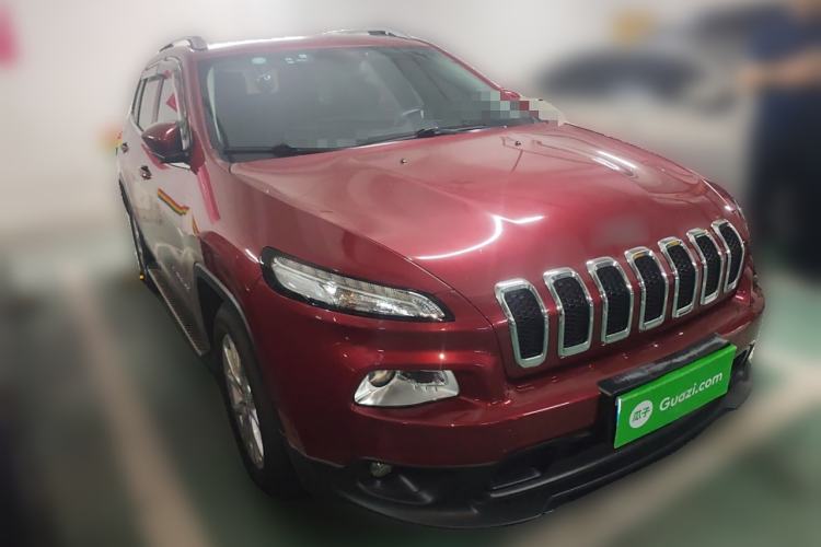 Used Jeep Cherokee 2016 2.4L Leading Smart Version Front Right 45 Deg