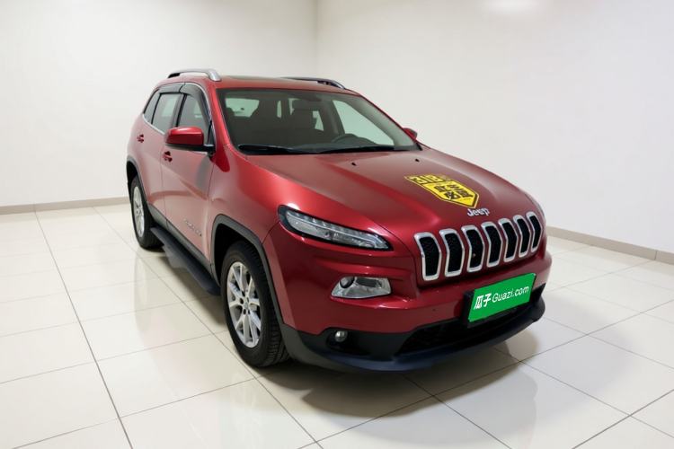 Used Jeep Cherokee 2016 2.4L Leading Smart Version Front Right 45 Deg