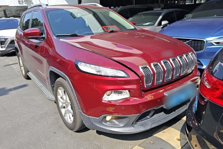 Used Jeep Cherokee 2016 2.4L Leading Edition Front Right 45 Deg