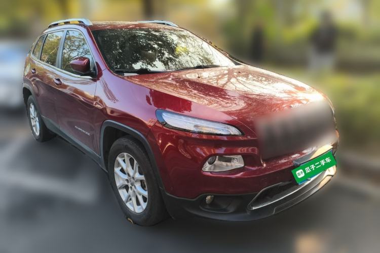 Used Jeep Cherokee 2016 2.4L Leading Smart Version Front Right 45 Deg