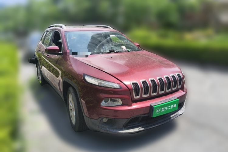 Used Jeep Cherokee 2016 2.0L Superior Edition Front Right 45 Deg