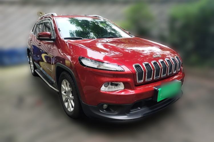 Used Jeep Cherokee 2016 2.4L Leading Smart Version Front Right 45 Deg