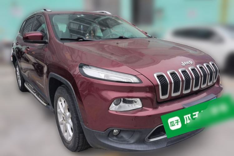 Used Jeep Cherokee 2016 2.4L Professional Edition Front Right 45 Deg