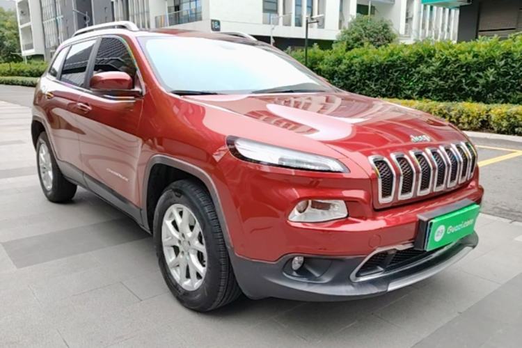 Used Jeep Cherokee 2016 2.4L Professional Edition Front Right 45 Deg
