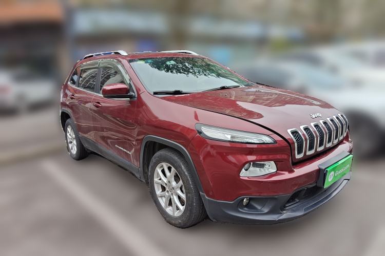 Used Jeep Cherokee 2016 2.0L Superior Edition Front Right 45 Deg