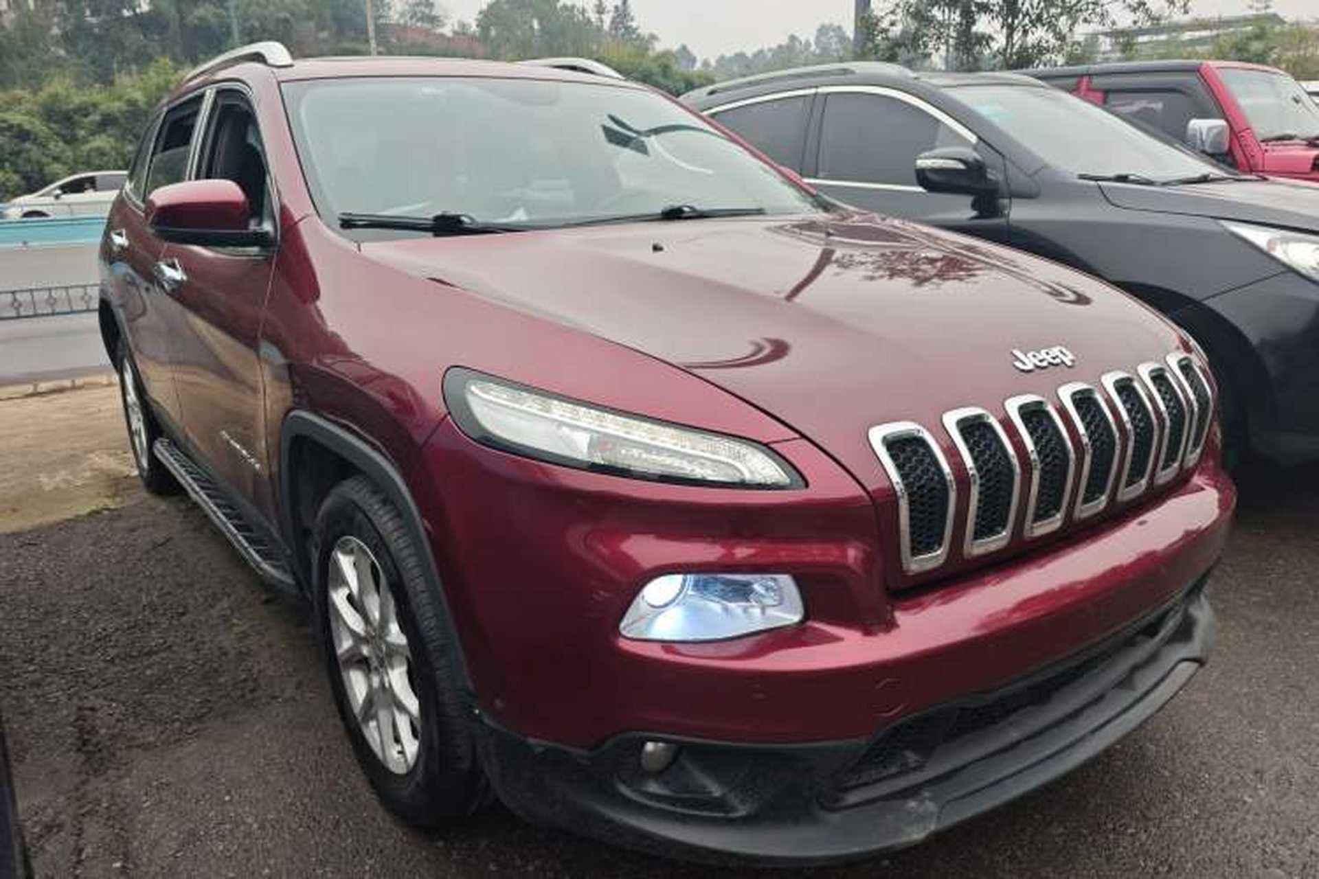 Used Jeep Cherokee 2016 2.4L Leading Edition Front Right 45 Deg