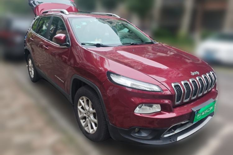 Used Jeep Cherokee 2016 2.4L Professional Smart Version Front Right 45 Deg