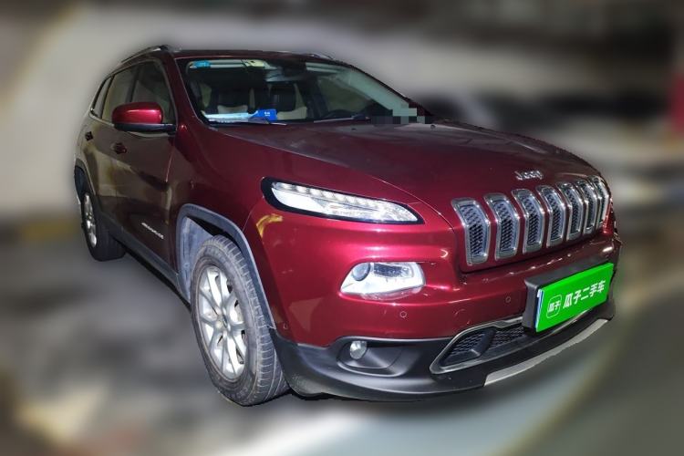 Used Jeep Cherokee 2016 2.4L Professional Smart Version Front Right 45 Deg