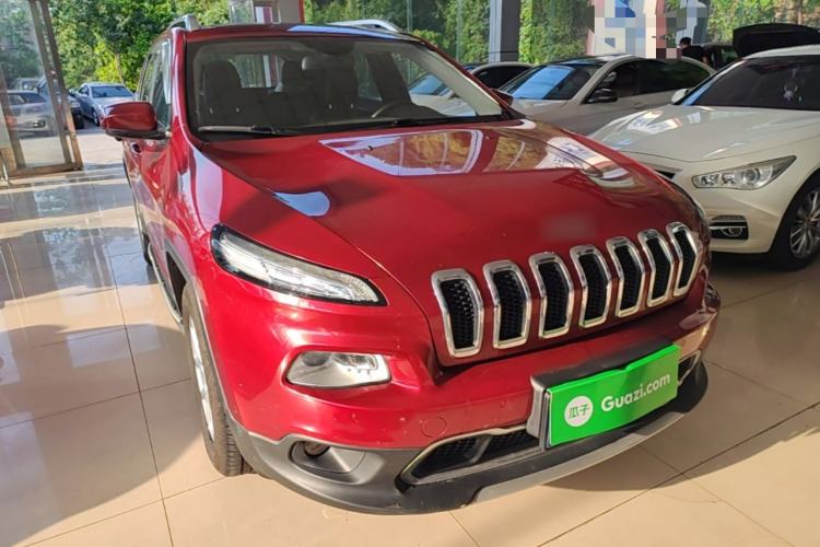Used Jeep Cherokee 2016 2.4L Professional Edition Front Right 45 Deg