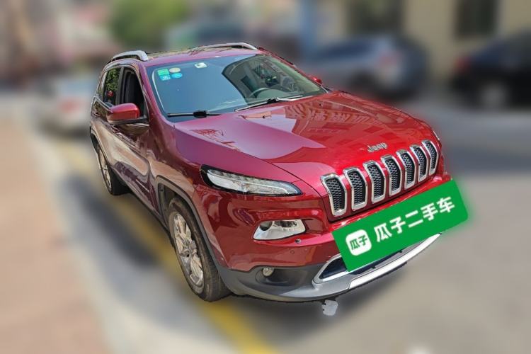 Used Jeep Cherokee 2016 2.4L Superior Edition Front Right 45 Deg