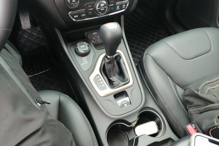 Used Jeep Cherokee 2016 2.4L Professional Smart Version Gear Lever