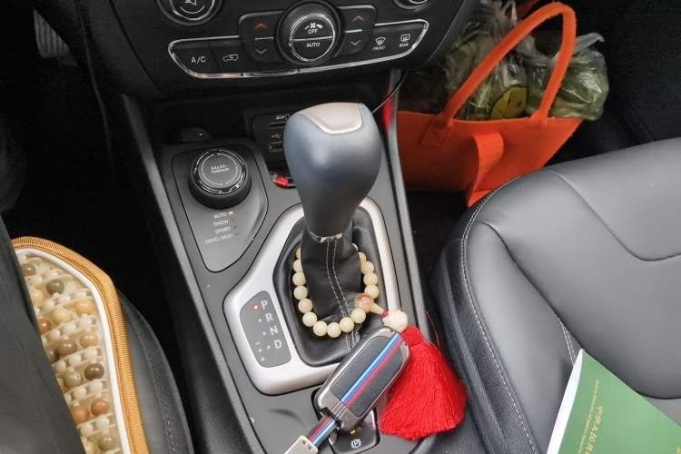 Used Jeep Cherokee 2016 2.4L Professional Smart Version Gear Lever