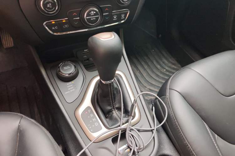 Used Jeep Cherokee 2016 2.4L Professional Edition Gear Lever