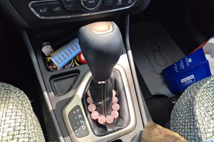 Used Jeep Cherokee 2016 2.0L Superior Edition Gear Lever