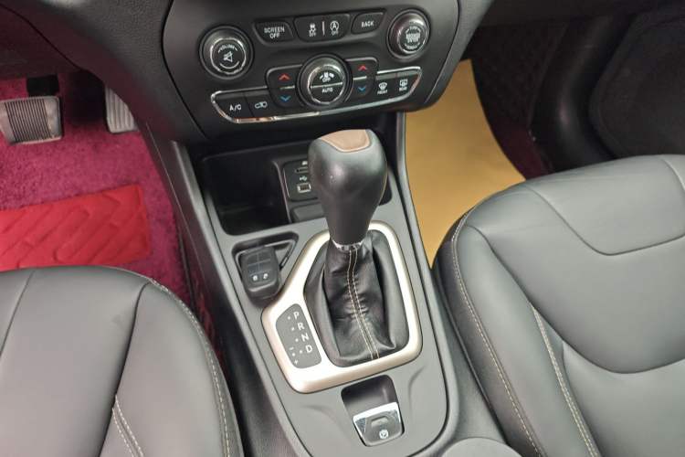 Used Jeep Cherokee 2016 2.4L Leading Smart Version Gear Lever