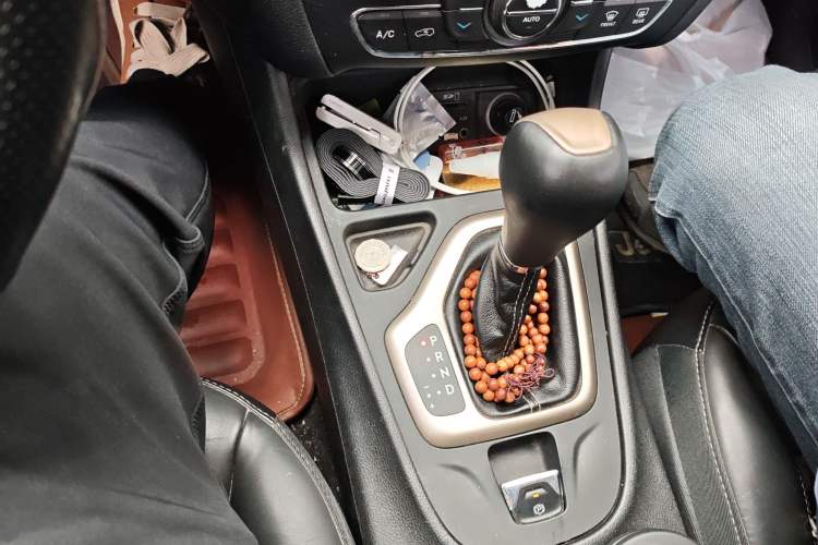 Used Jeep Cherokee 2016 2.4L Leading Edition Gear Lever