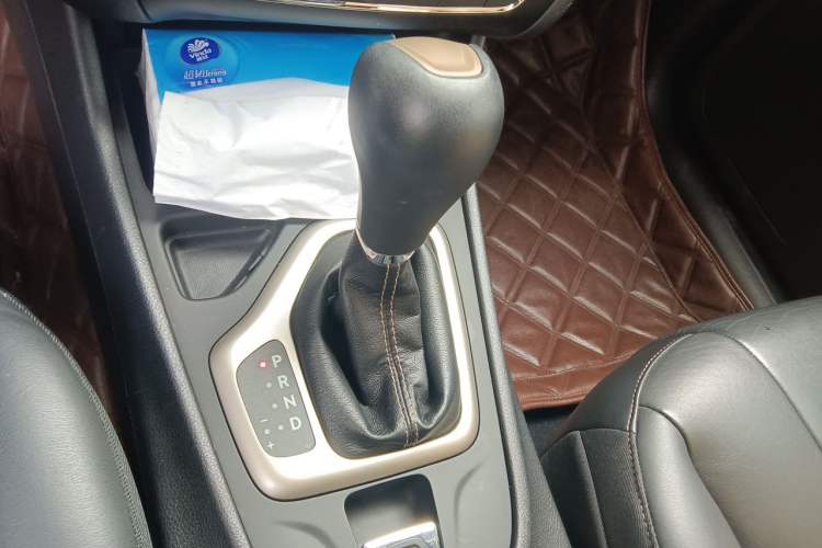 Used Jeep Cherokee 2016 2.4L Leading Edition Gear Lever