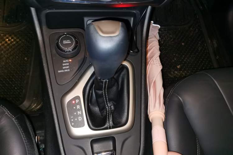 Used Jeep Cherokee 2016 2.4L Professional Smart Version Gear Lever