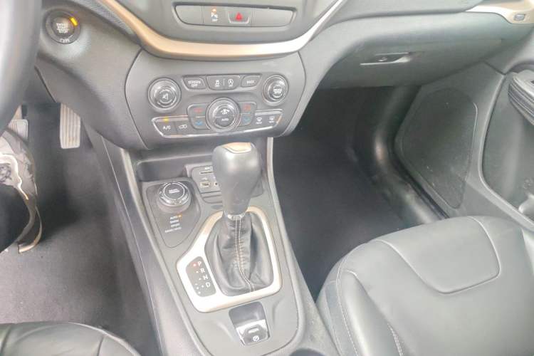 Used Jeep Cherokee 2016 2.4L Professional Smart Version Gear Lever