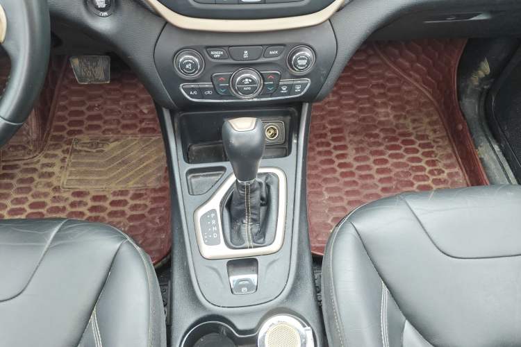 Used Jeep Cherokee 2016 2.0L Superior Edition Gear Lever