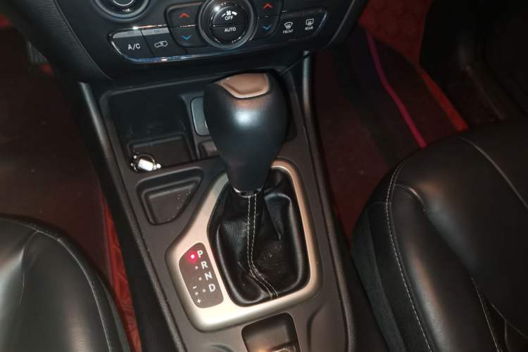 Used Jeep Cherokee 2016 2.0L Superior Edition Gear Lever