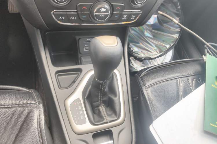 Used Jeep Cherokee 2016 2.4L Leading Edition Gear Lever