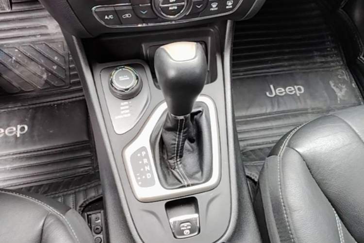 Used Jeep Cherokee 2016 2.4L Professional Edition Gear Lever