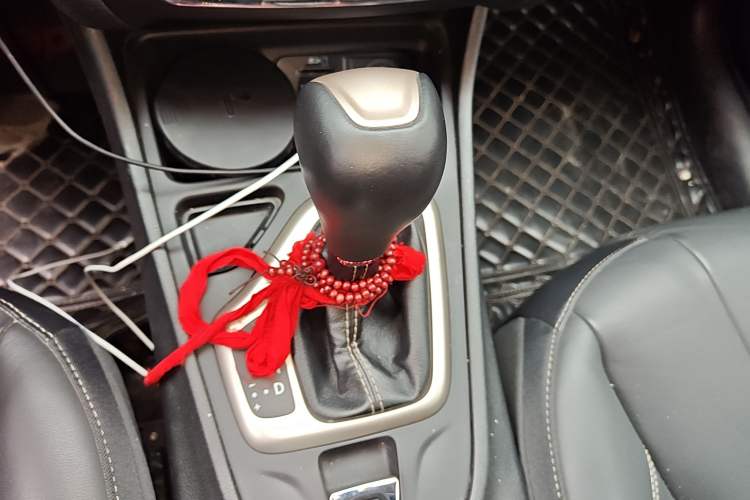 Used Jeep Cherokee 2016 2.0L Superior Edition Gear Lever