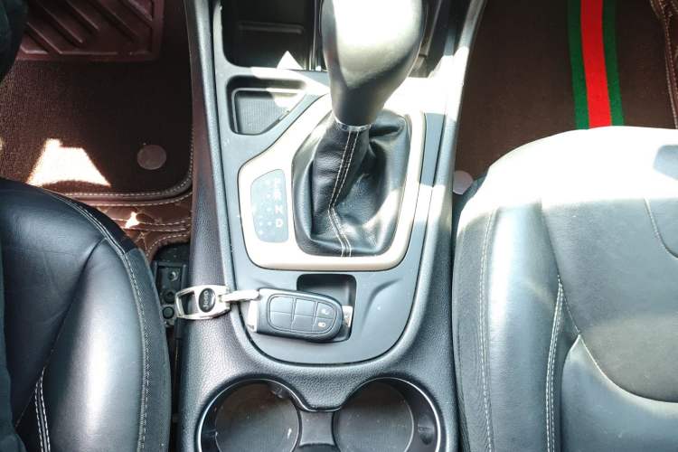 Used Jeep Cherokee 2016 2.4L Leading Edition Gear Lever