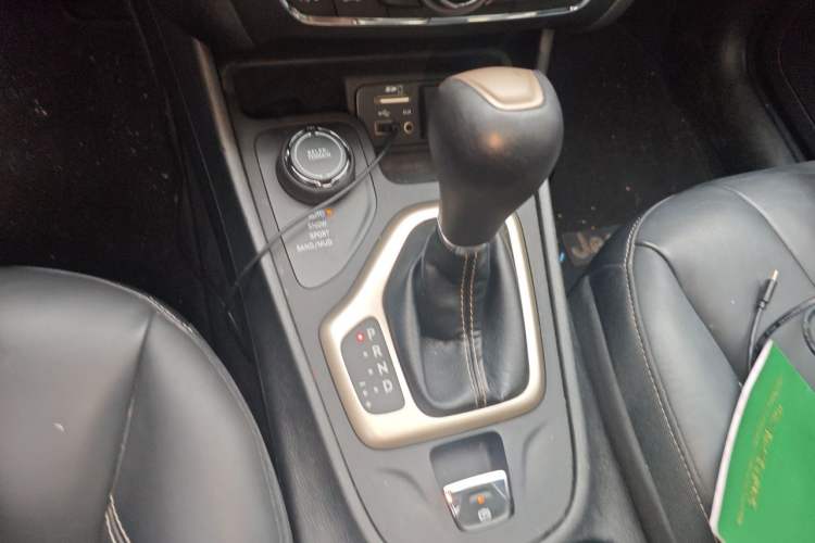 Used Jeep Cherokee 2016 2.4L Professional Smart Version Gear Lever