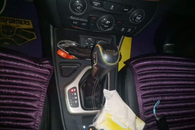 Used Jeep Cherokee 2016 2.0L Superior Edition Gear Lever