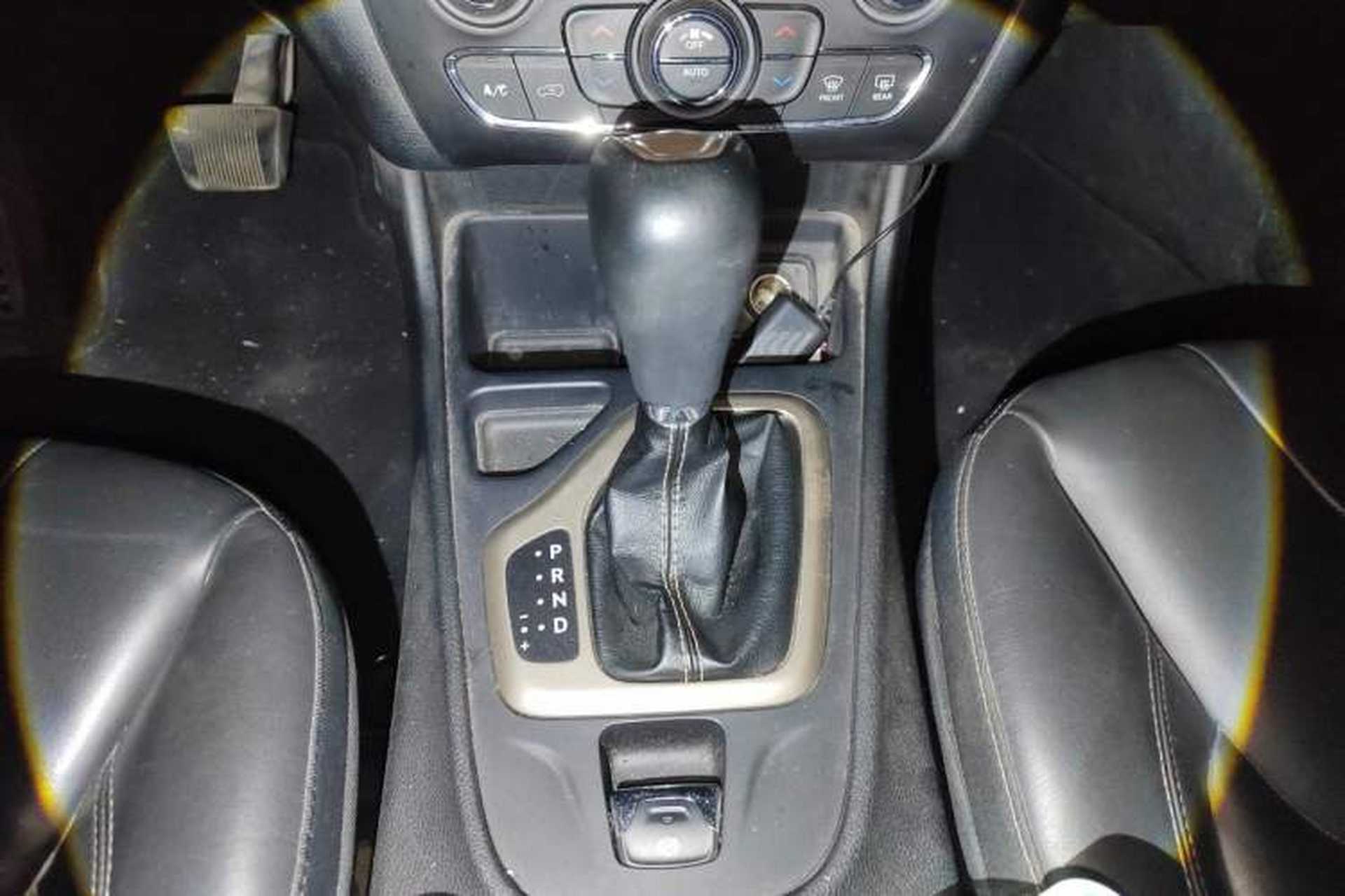 Used Jeep Cherokee 2016 2.0L Superior Edition Gear Lever