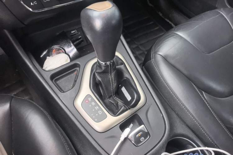 Used Jeep Cherokee 2016 2.4L Leading Edition Gear Lever