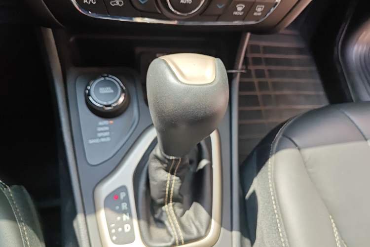 Used Jeep Cherokee 2016 2.4L Superior Edition Gear Lever